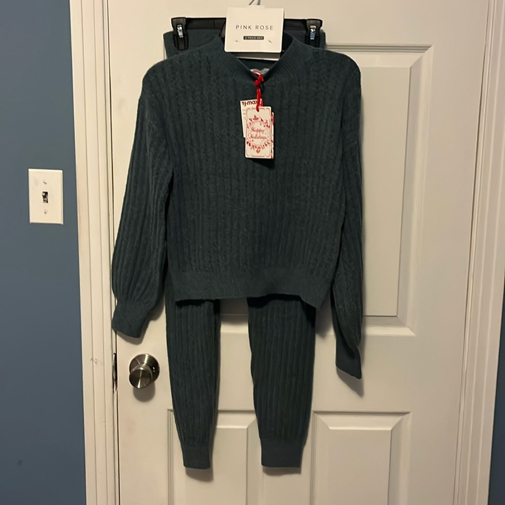 Pink Rose outfit size xs tags still on